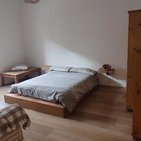 Schivardi Road شقة