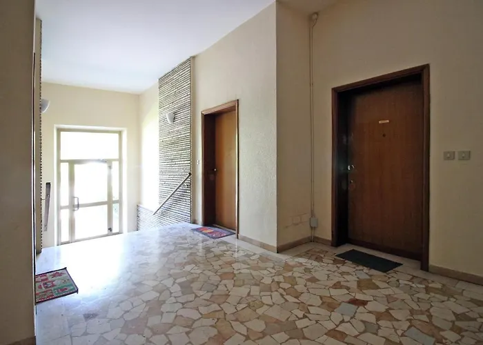 Schivardi Road Апартаменти