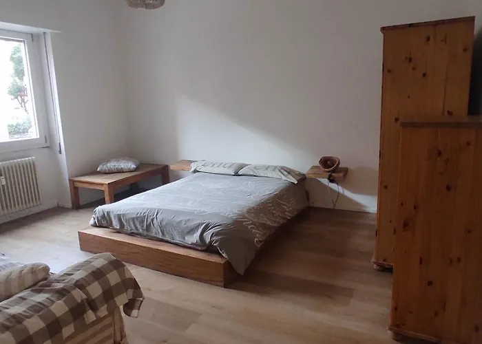 Schivardi Road شقة