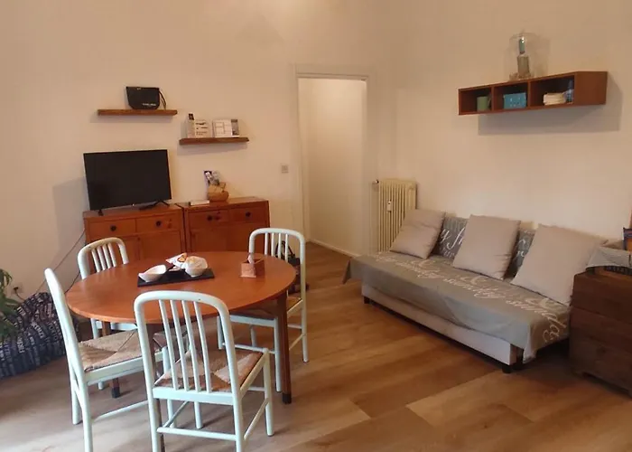 Schivardi Road Апартаменти *